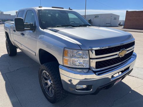 Used 2014 Chevrolet Silverado 2500 LT w/ Interior Plus Package AWD/4WD image 7