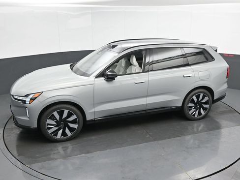 Used 2025 Volvo EX90 Ultra AWD/4WD image 37