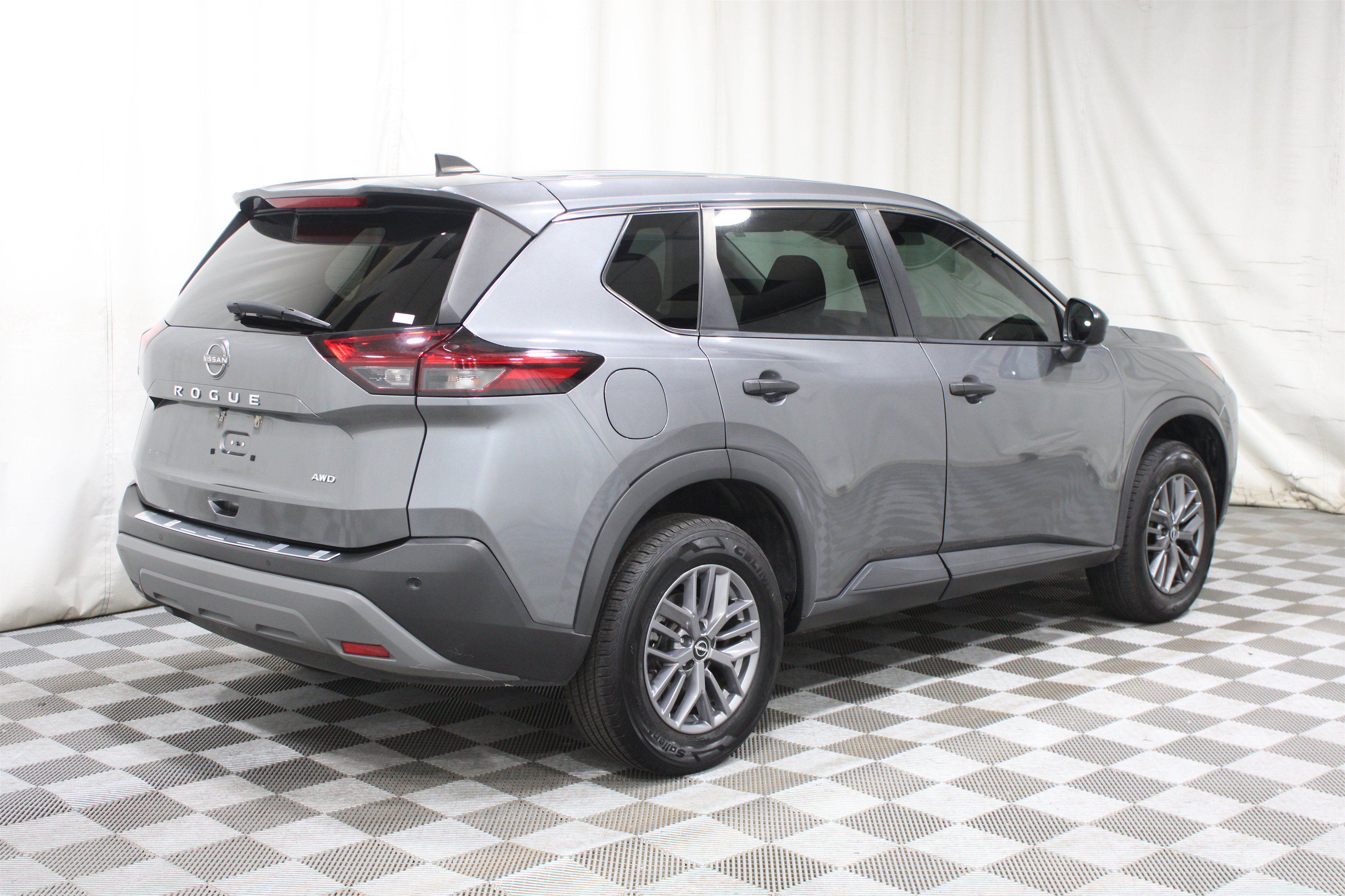 Used 2022 Nissan Rogue S AWD/4WD image 24