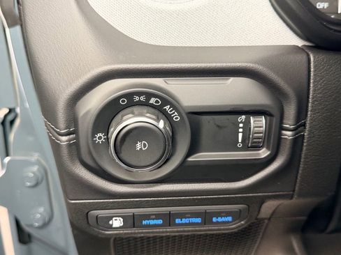 Used 2025 Jeep Wrangler Unlimited Sahara AWD/4WD image 16