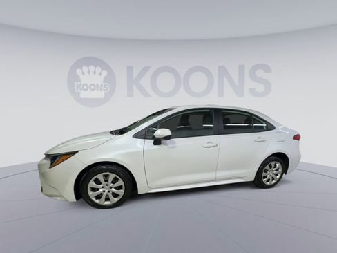 Used 2024 Toyota Corolla LE FWD image 5