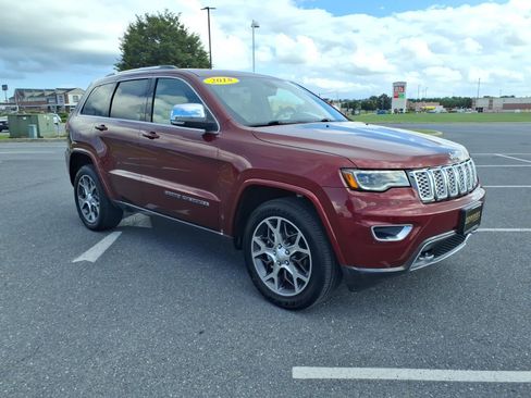 Used 2018 Jeep Grand Cherokee Limited AWD/4WD image 3