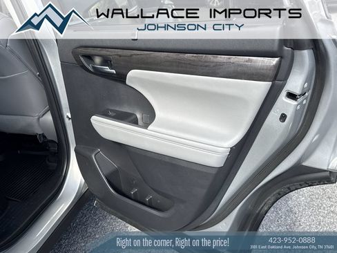 Used 2024 Toyota Highlander Platinum AWD/4WD image 39