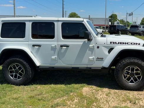 Used 2026 Jeep Wrangler Unlimited Rubicon AWD/4WD image 8