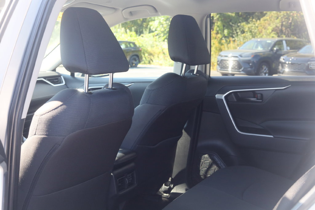 Used 2024 Toyota RAV4 LE AWD/4WD image 19