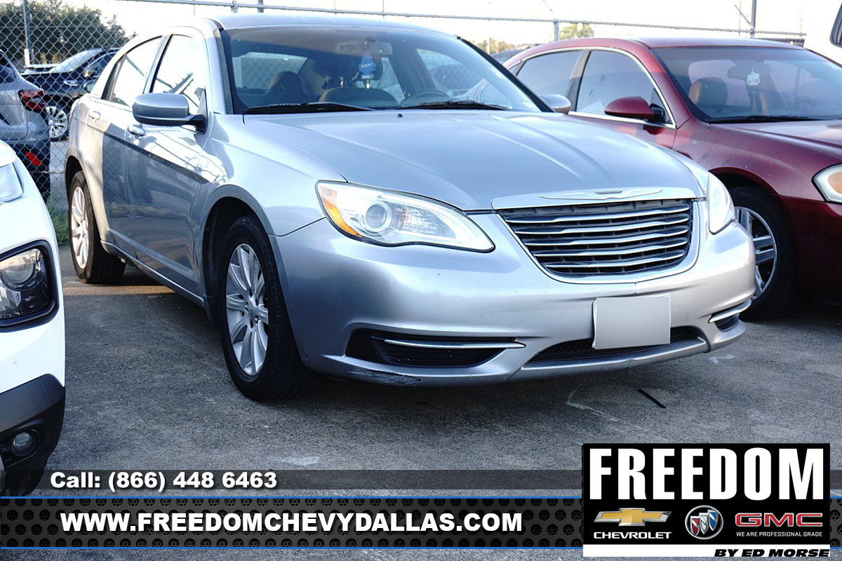Used 2013 Chrysler 200 Touring FWD image 1