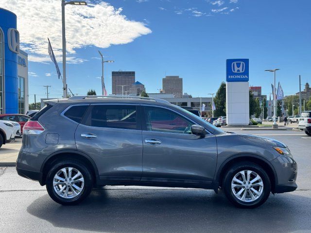 Used 2015 Nissan Rogue SV w/ SV Premium Package AWD/4WD image 2