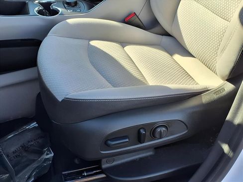 Used 2023 GMC Terrain SLE w/ Driver Convenience Package image 24