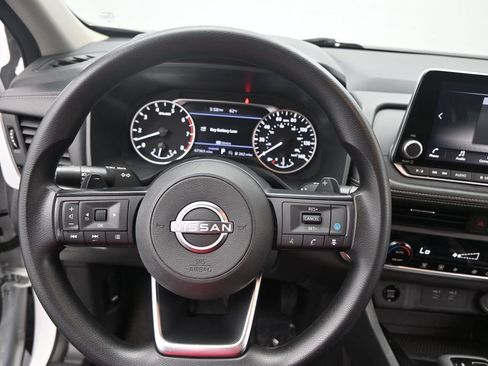 Used 2024 Nissan Rogue SV FWD image 22