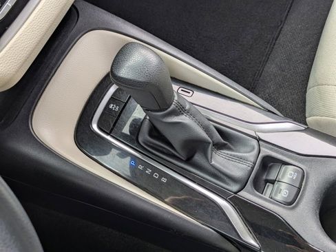 Used 2022 Toyota Corolla LE image 16