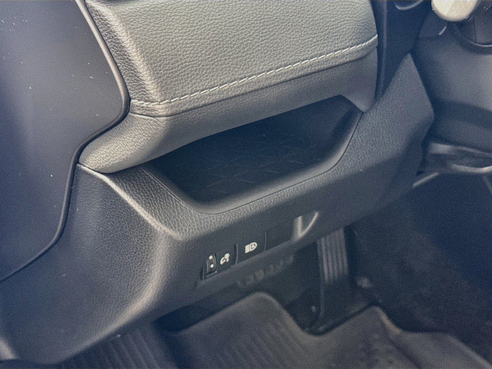 Used 2024 Toyota RAV4 XLE AWD/4WD image 7