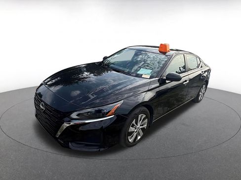 Used 2023 Nissan Altima 2.5 S FWD image 3