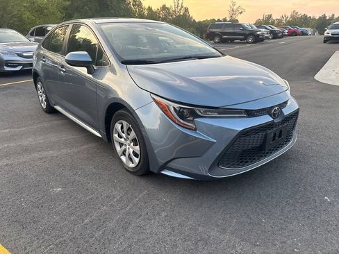 Used 2021 Toyota Corolla LE FWD image 3
