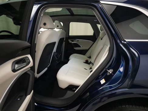 Used 2025 Audi Q5 Premium w/ Convenience Package image 16