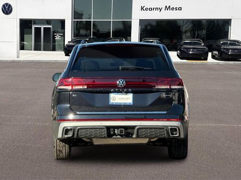 New 2026 Volkswagen Atlas Peak Edition image 5