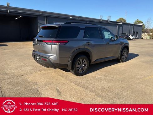 New 2025 Nissan Pathfinder SV image 7