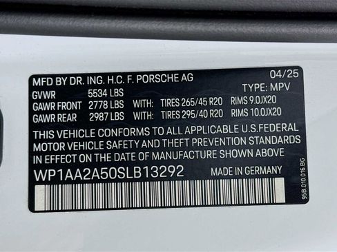 Certified 2025 Porsche Macan T image 34