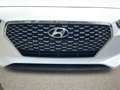 Used 2018 Hyundai Elantra GT FWD image 27