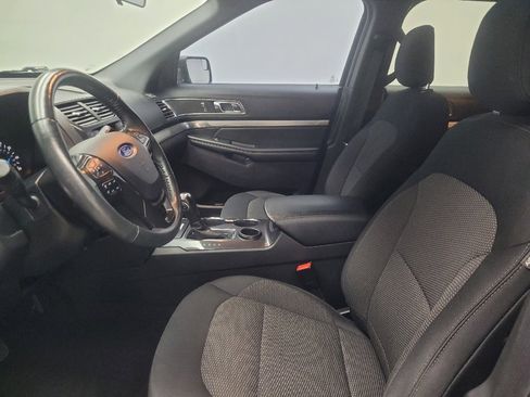 Used 2019 Ford Explorer XLT FWD image 17