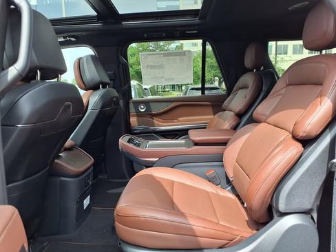 New 2026 Lincoln Navigator L Reserve AWD/4WD image 8