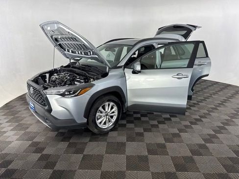 Used 2023 Toyota Corolla Cross LE w/ Moonroof Package AWD/4WD image 12