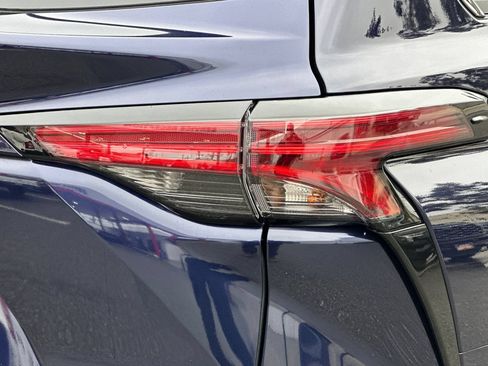 New 2026 Toyota Sienna Platinum AWD/4WD image 33