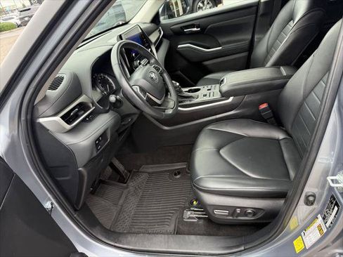 Certified 2024 Toyota Highlander XLE AWD/4WD image 14