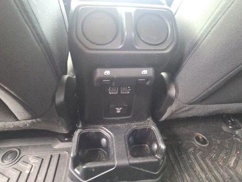 Used 2020 Jeep Wrangler Unlimited Sahara image 20