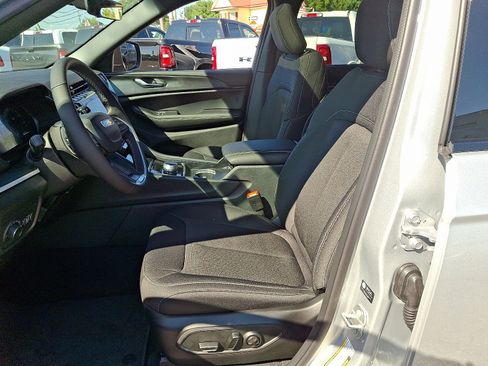 New 2025 Jeep Grand Cherokee Laredo X w/ Luxury Tech Group I AWD/4WD image 13