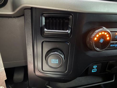 Used 2023 Ford F150 XLT RWD image 4