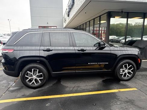 Used 2024 Jeep Grand Cherokee Limited w/ Trailer Tow Package AWD/4WD image 13
