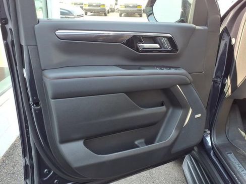 Used 2025 Chevrolet Tahoe RST w/ Advanced Technology Package AWD/4WD image 10