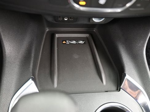 Used 2023 Chevrolet Traverse LT image 27