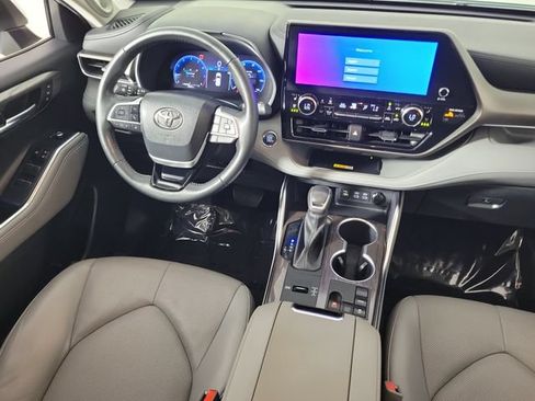 Used 2023 Toyota Highlander Limited FWD image 15