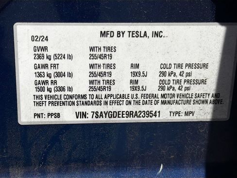 Used 2024 Tesla Model Y Long Range AWD/4WD image 31