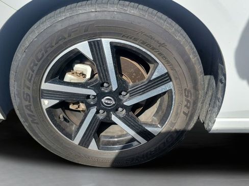 Used 2024 Nissan Sentra SV image 3