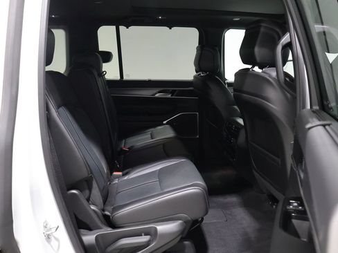 Certified 2025 Jeep Wagoneer 4WD w/ Convenience Group I image 19