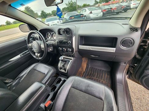Used 2014 Jeep Compass Latitude FWD image 15