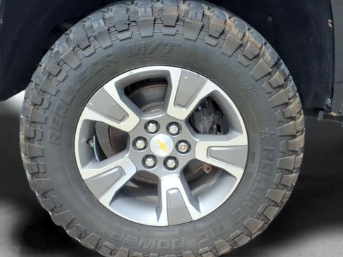 Used 2018 Chevrolet Colorado Z71 AWD/4WD image 3