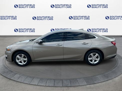 Used 2022 Chevrolet Malibu LT FWD image 3