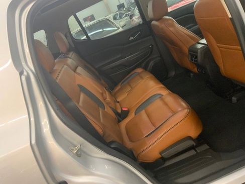 Used 2017 GMC Acadia SLT image 13