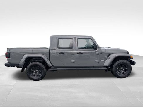 Used 2020 Jeep Gladiator Overland AWD/4WD image 3
