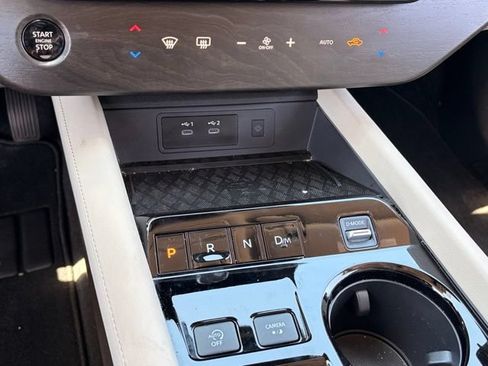 Used 2025 Nissan Murano SV AWD/4WD image 19