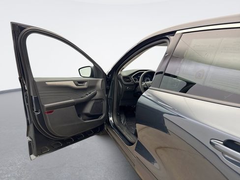 Used 2022 Ford Escape SE image 9