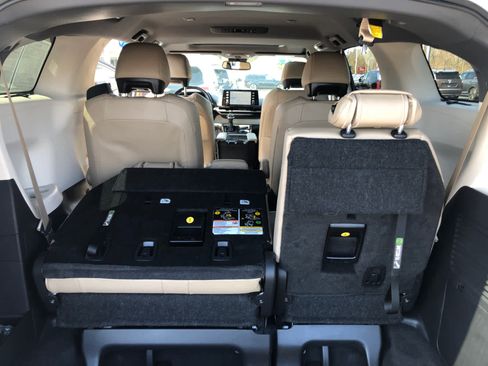 Used 2024 Toyota Sienna Limited AWD/4WD image 29