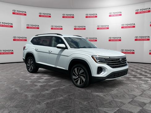 Used 2025 Volkswagen Atlas SE FWD image 3