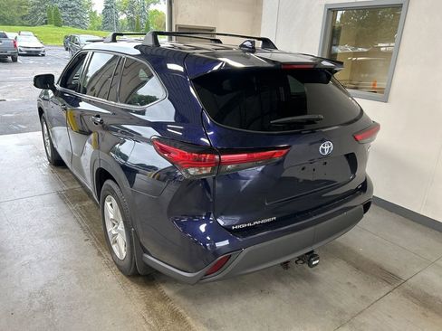 Used 2020 Toyota Highlander LE AWD/4WD image 6