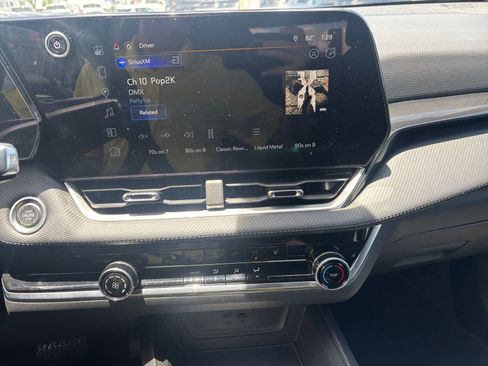 Used 2025 Chevrolet Equinox LT FWD image 17