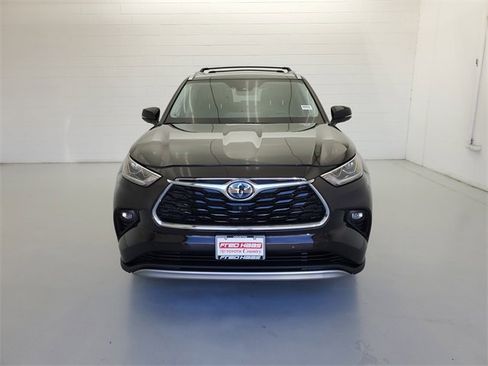 Used 2020 Toyota Highlander Limited Platinum image 3