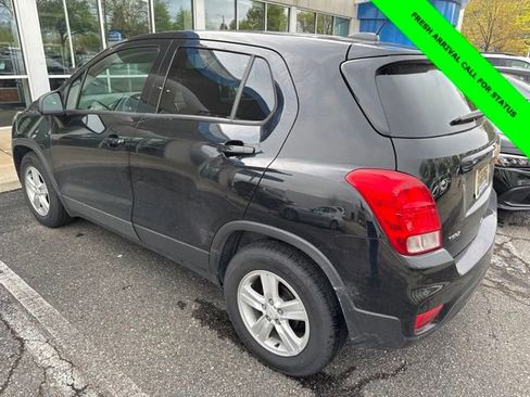 Used 2021 Chevrolet Trax LS w/ Tint and Cruise Package FWD image 9